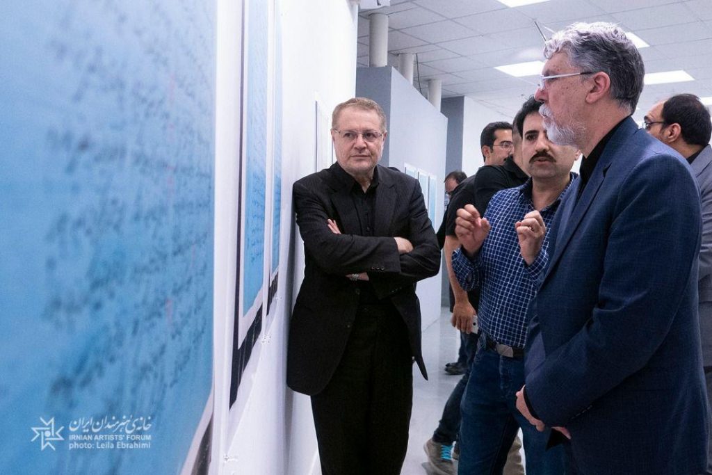 بازدید سید عباس صالحی از نمایشگاه «به روایت نسخهخوانان»