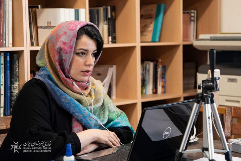 نمی‌توان فارغ از اندیشه به کار هنری پرداخت